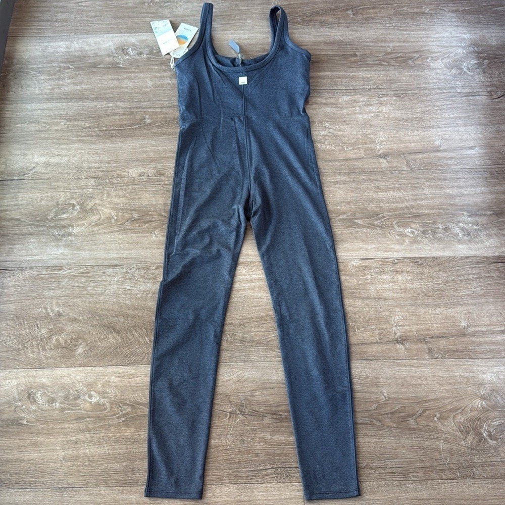 VUORI Halo Essential Jumpsuit midnight heather BODYSUIT Women's size Medium NWT